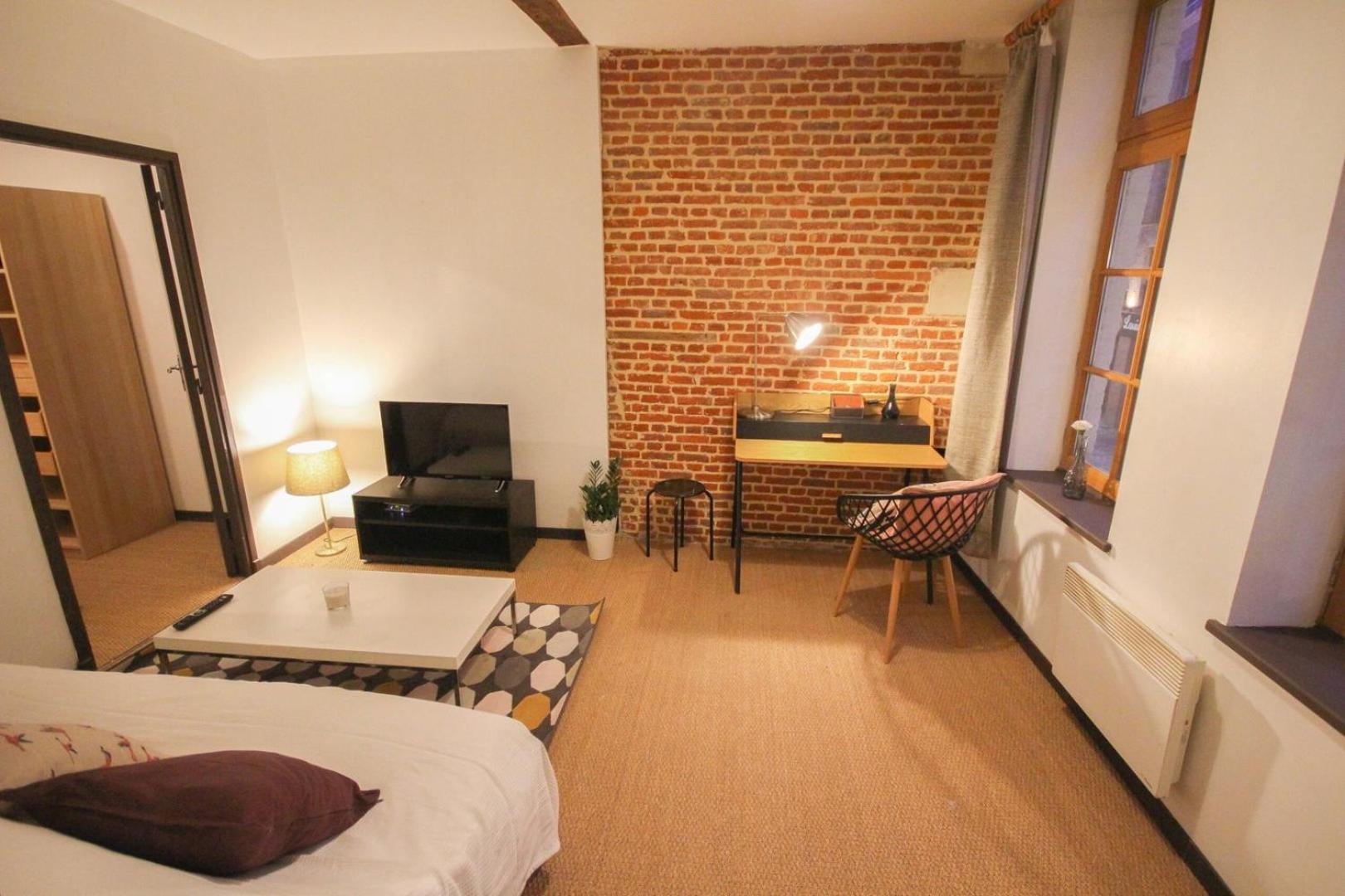 One Bedroom Equipped In Old 릴 외부 사진